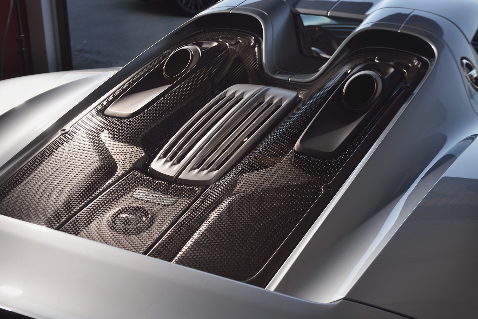 Clarkson review: Porsche 918 Spyder engine