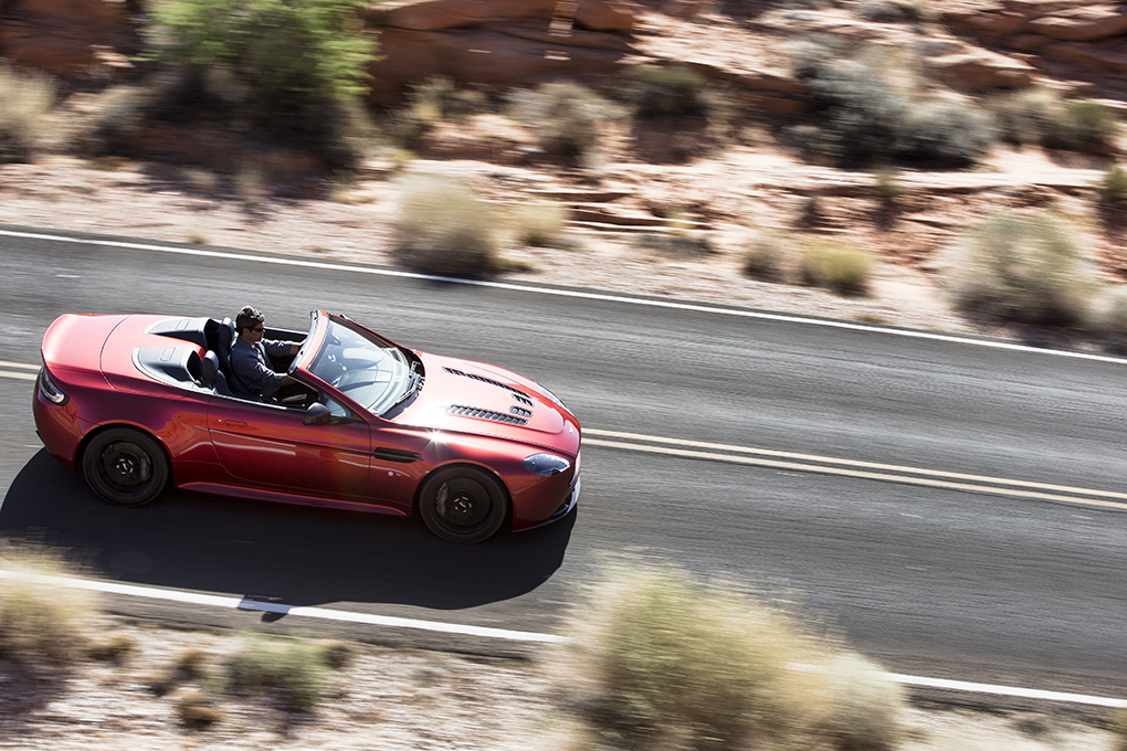 Aston Martin V12 Vantage S Roadster 2015 overhead