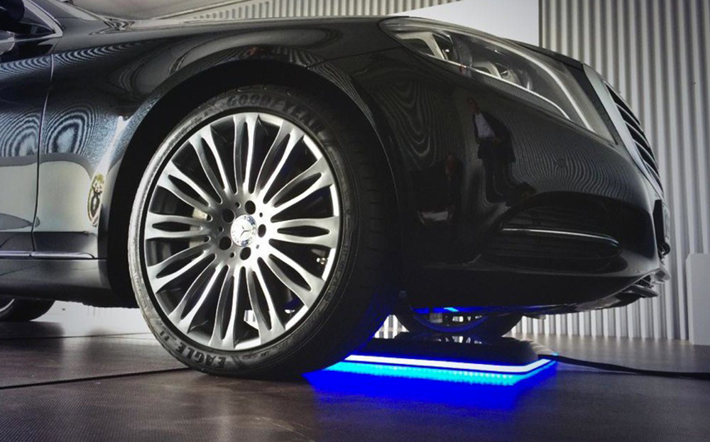 Mercedes S 500 plug-in hybrid wireless charging