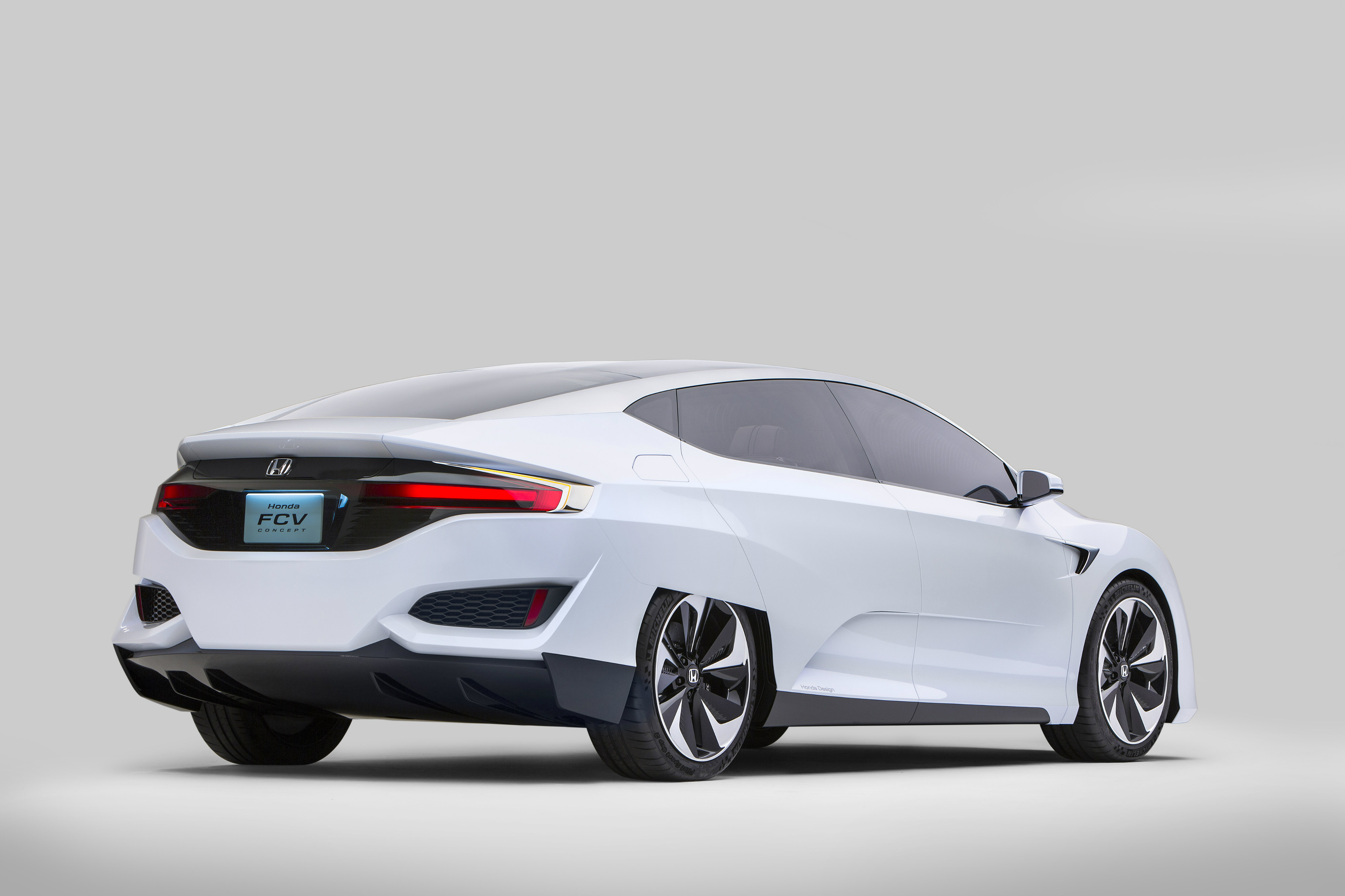 Honda FCV 2015 rear view