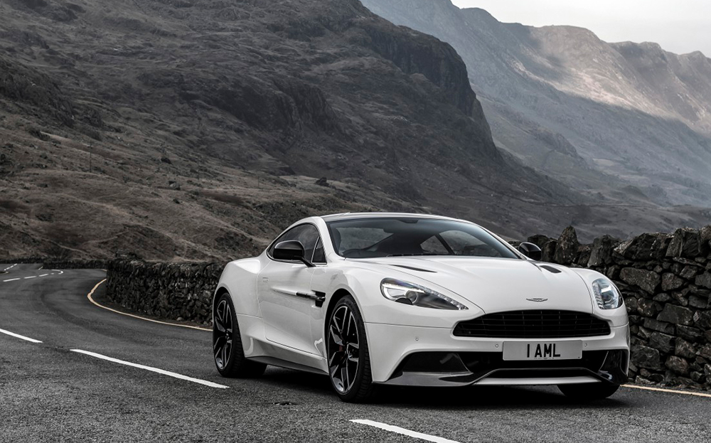 Guy Martin drives Aston Martin Vanquish Carbon Edition (2015)