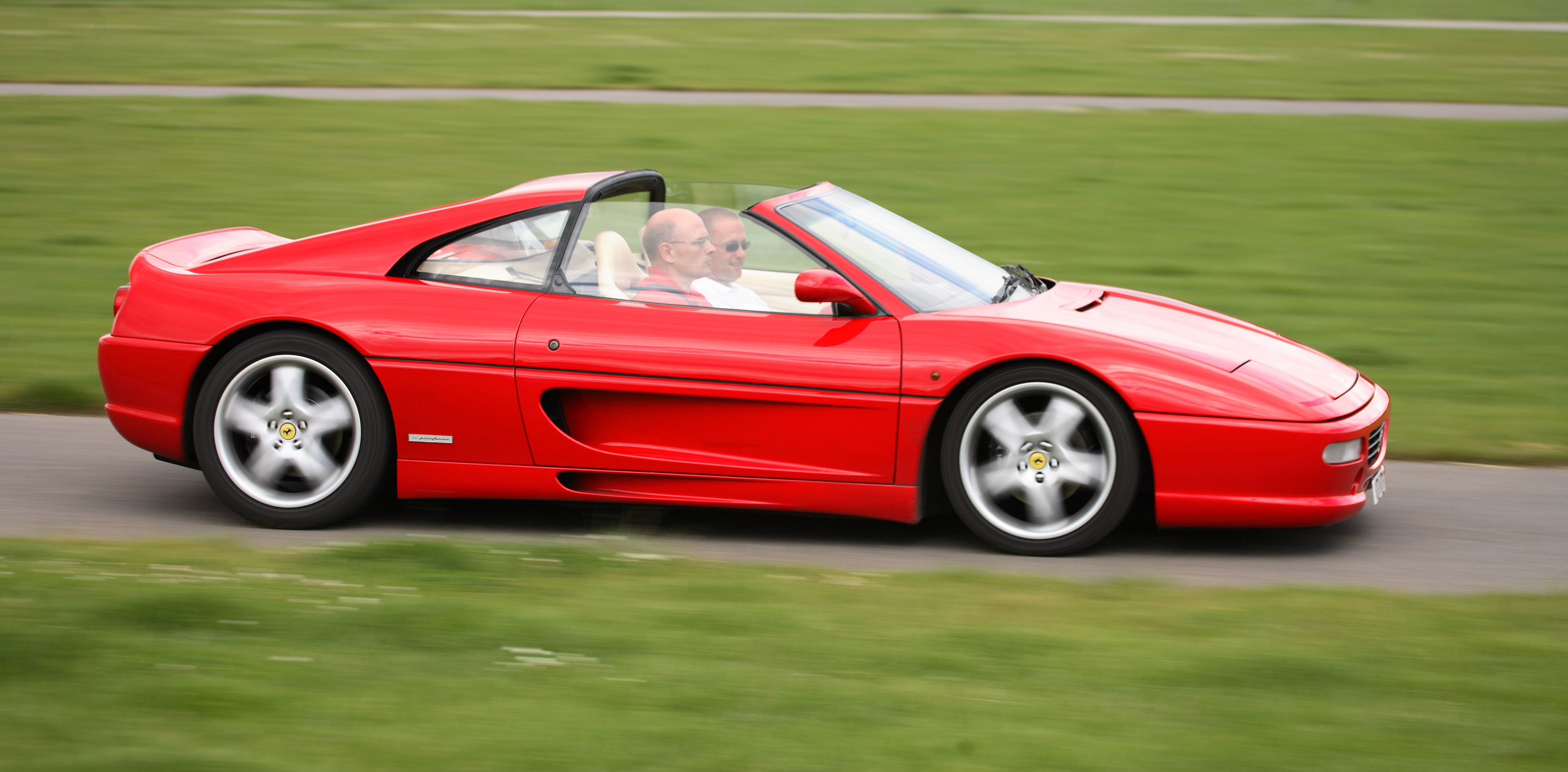 Ferrari F355 GTS had a targa roof