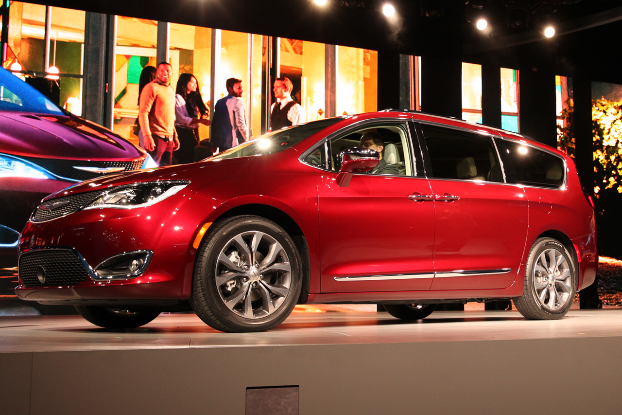 Chrysler Pacifica at the 2016 Detroit motor show