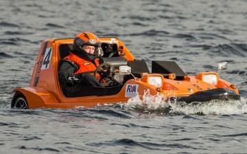 Jeremy Clarkson driving an amphibious Bond Bug, created for The Grand Tour season 2