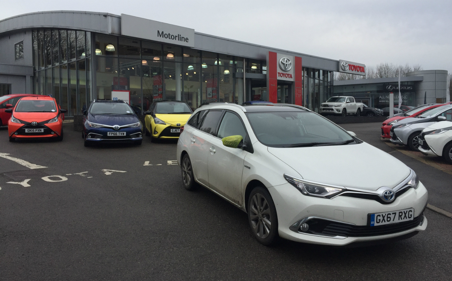 Toyota-Auris-hybrid-with-damaged-wing-mirror-at-Motorline-Toyota-Tunbridge-Wells