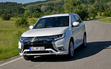 2019 Mitsubishi Outlander PHEV review (video)