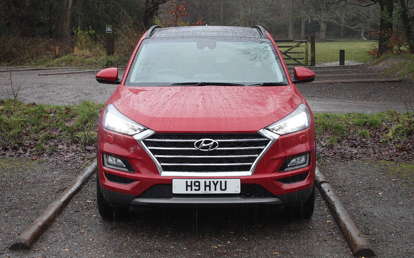 Hyundai Tucson vs Nissan Qashqai comparison review srossover SUV twin test by Will Dron and james Allen for Sunday Times driving.co.uk