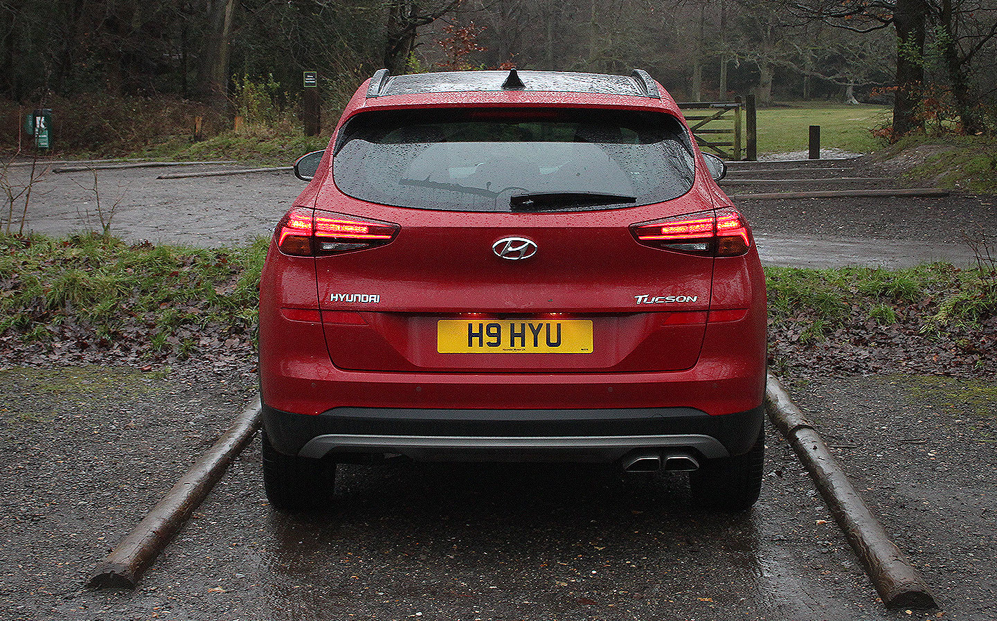 Hyundai Tucson vs Nissan Qashqai comparison review srossover SUV twin test by Will Dron and james Allen for Sunday Times driving.co.uk