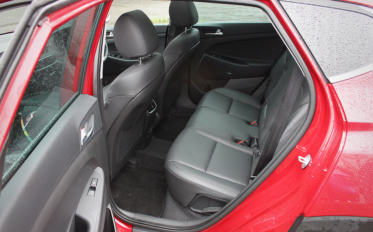 Hyundai Tucson vs Nissan Qashqai comparison review srossover SUV twin test by Will Dron and james Allen for Sunday Times driving.co.uk - Tucson rear seats