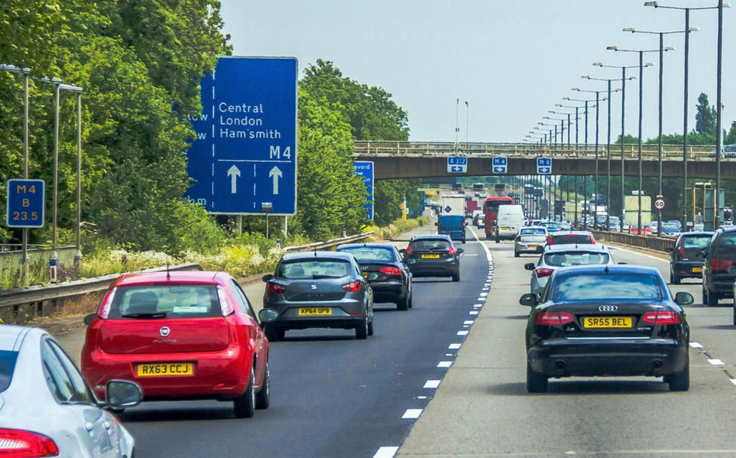 Nearly one-in-three drivers miss their junction because of obscured road signs