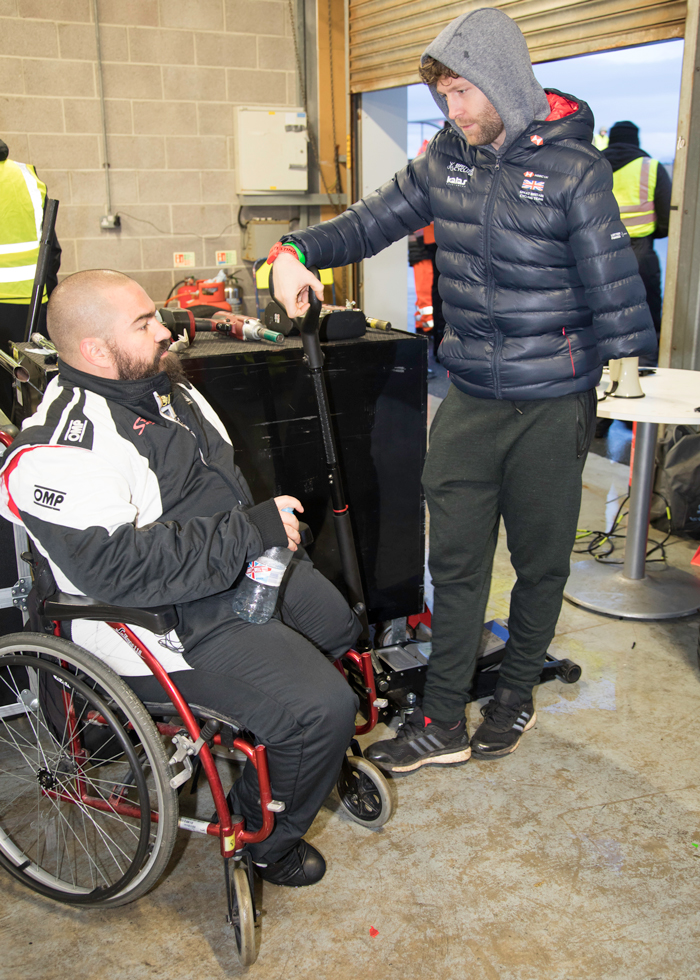 A remarkable mission: On track at Race of Remembrance 2019 - Lionel O'Connor and Jon-Allen Butterworth (paralympic cyclist)