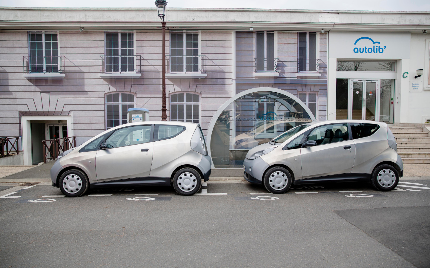 Field full of abandoned electric cars is down to cancelled car-sharing scheme — not battery faults