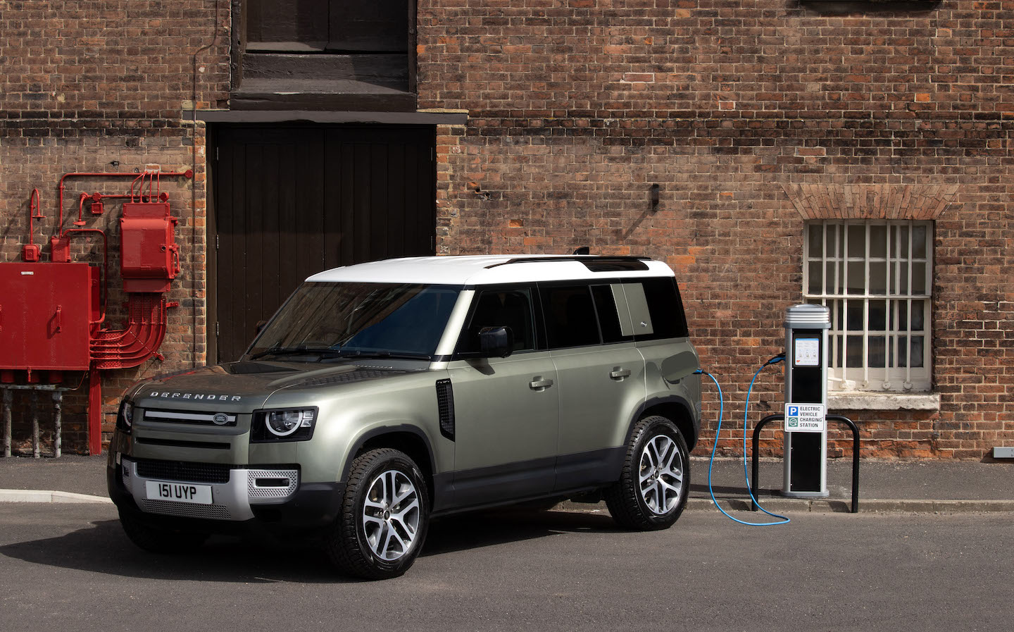 Land Rover Defender PHEV