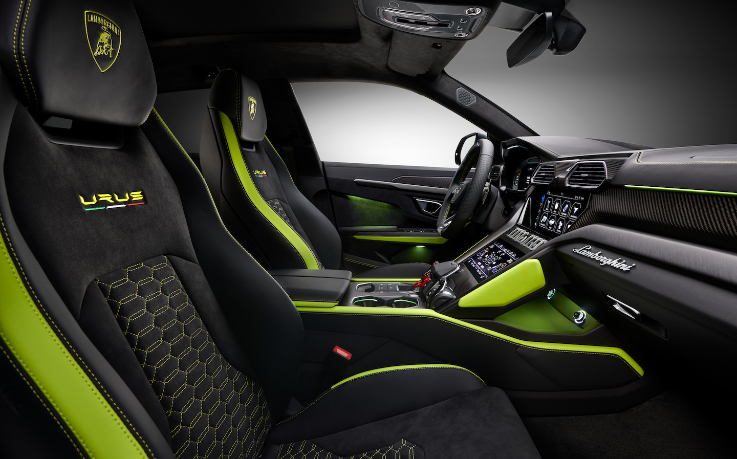 Lamborghini Urus interior