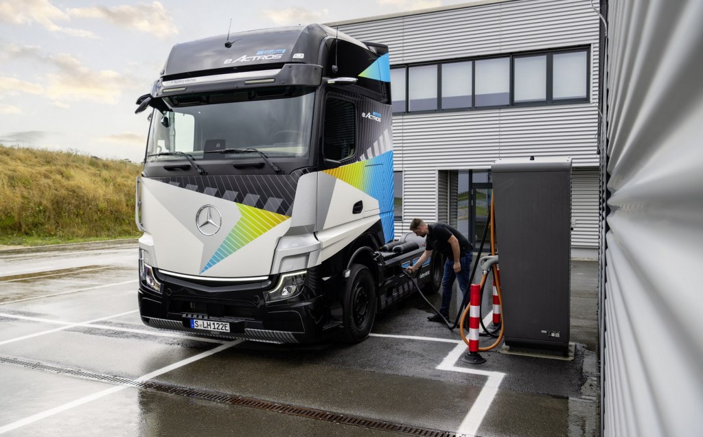 Mercedes-Benz eActros LongHaul