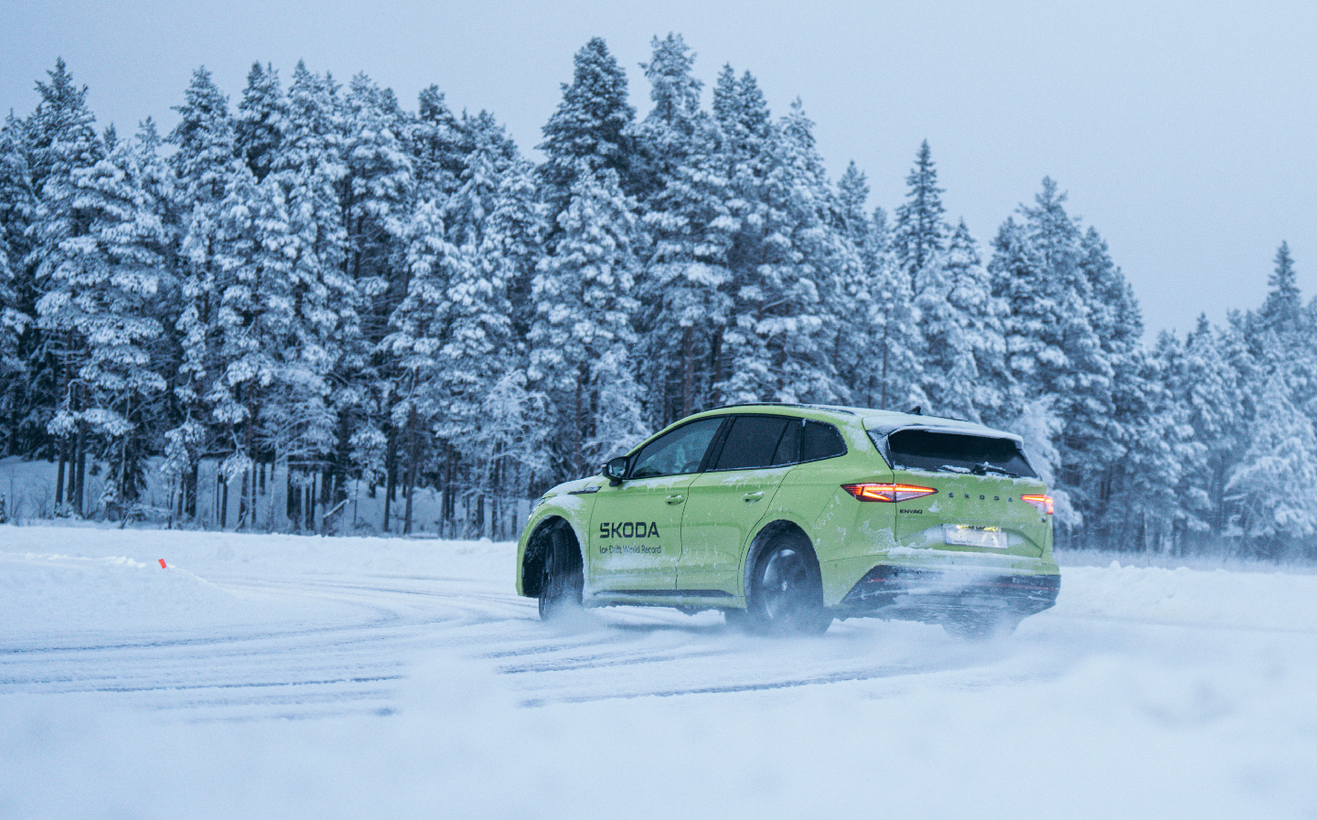 Skoda Enyaq vRS iV drifting on ice duirng the Guinness World Record