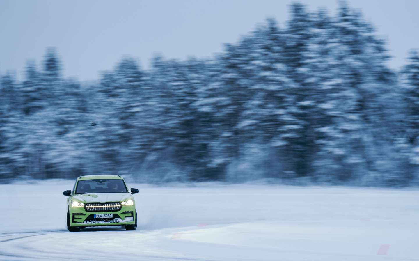 Skoda Enyaq vRS iV drifting on ice duirng the Guinness World Record