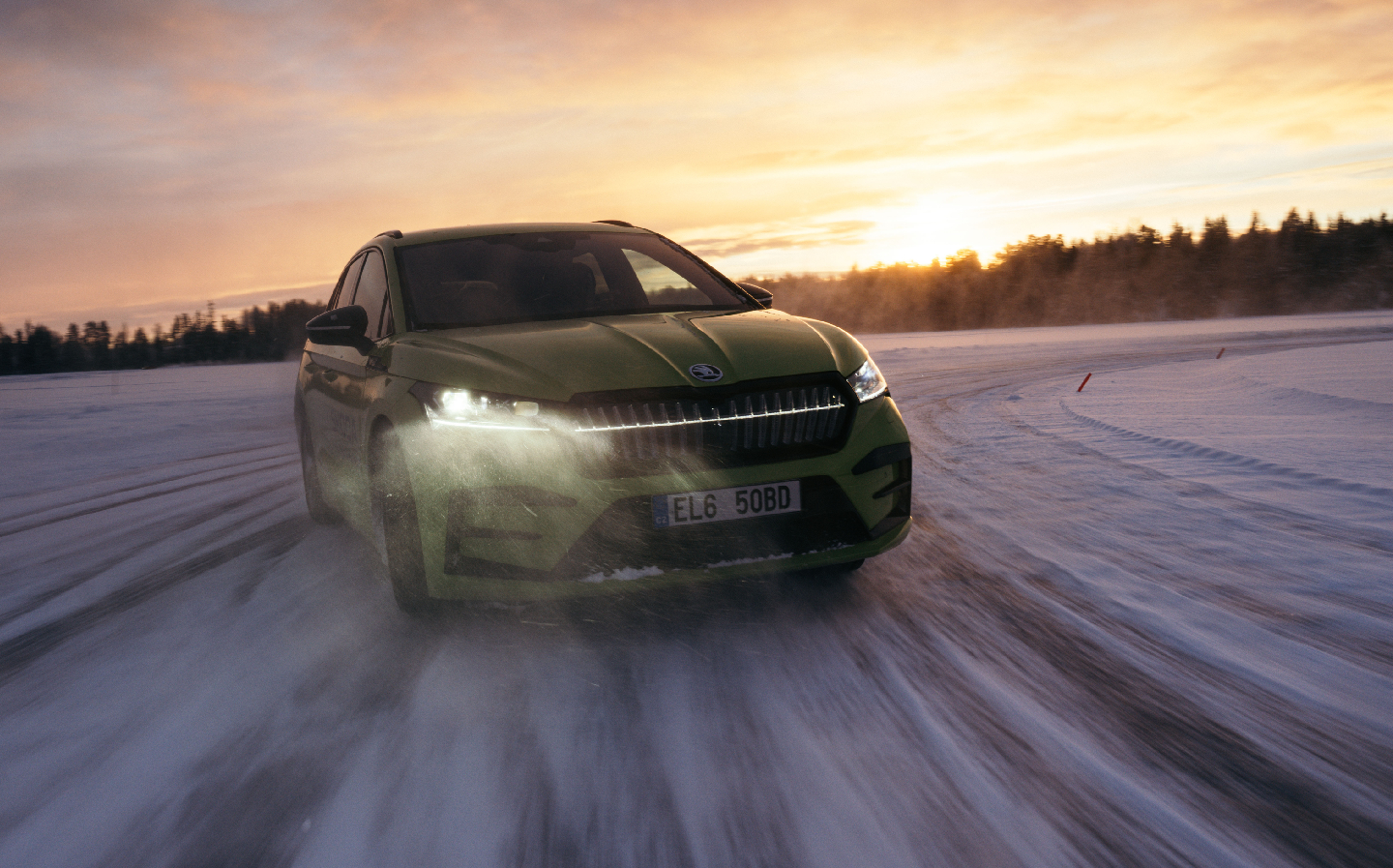 Skoda Enyaq vRS iV drifting on ice duirng the Guinness World Record