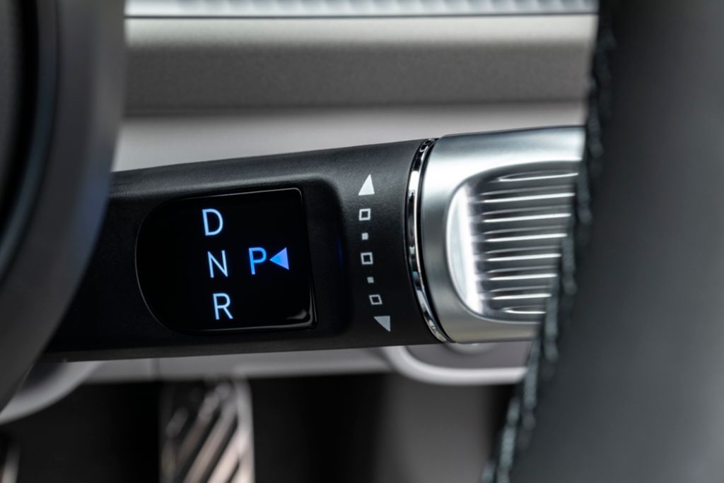 Hyundai Ioniq 6 gear selector