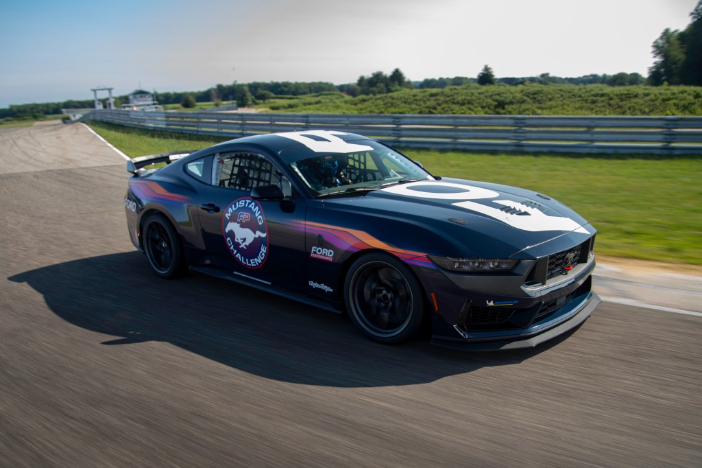 Ford Mustang Dark Horse R Imsa